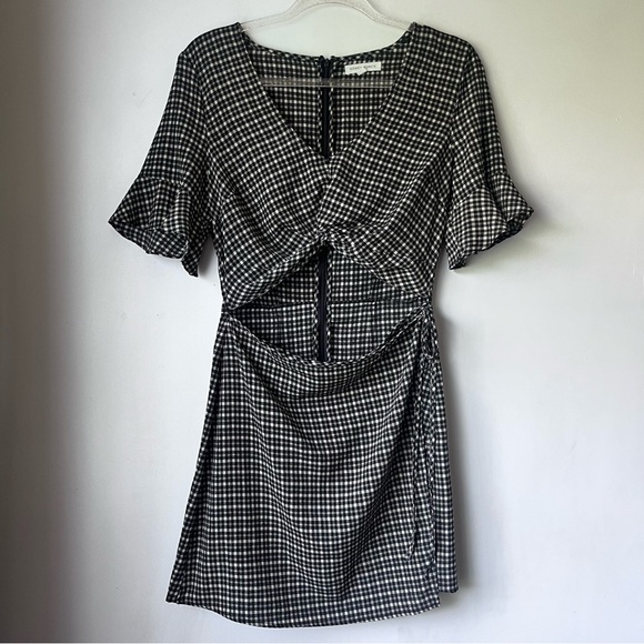 Honey Punch Picture Perfect Black & White Black Cut Out Mini Wrap Dress M - Picture 1 of 4